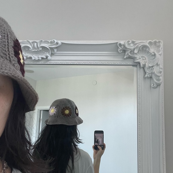 Crochet bucket hat - Picture 3 of 3